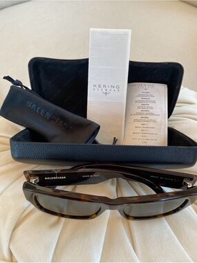 Balenciaga Glasses NWT- Brown and Black